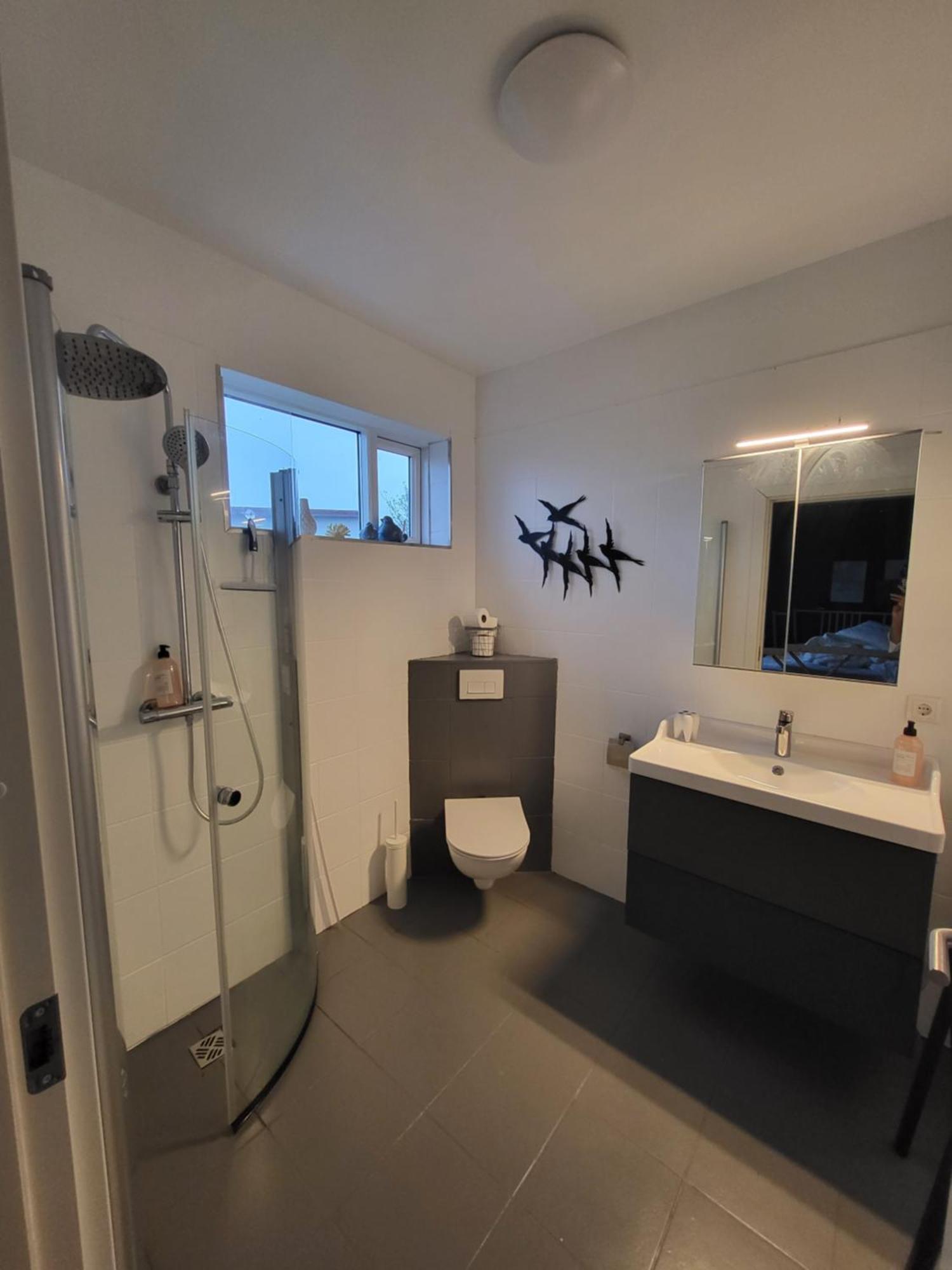 Grindavik Guesthouse Self Check In & Out Pokoj fotografie